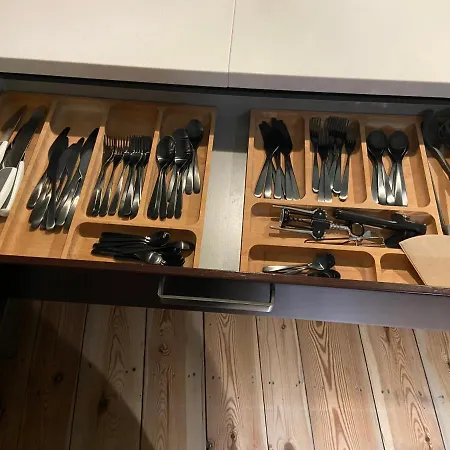 Apartment Haus Mit Wunderschoenem Garten *