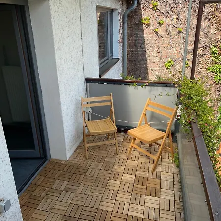 Apartment Haus Mit Wunderschoenem Garten *