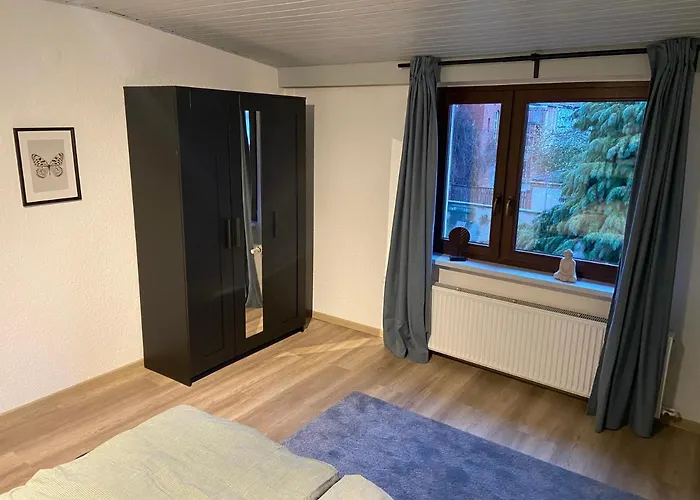 Haus Mit Wunderschoenem Garten *