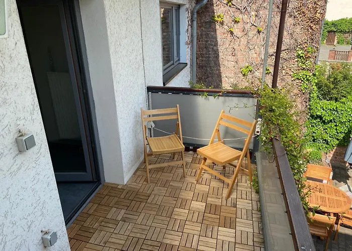 Apartment Haus Mit Wunderschoenem Garten *